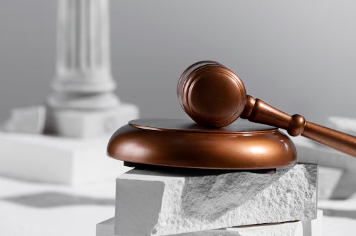 Tinjauan Teoritis Klasifikasi Hukum Publik dan Hukum Privat dalam Sistem Hukum Indonesia