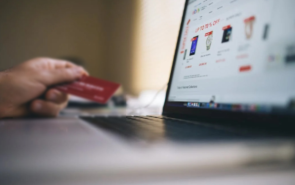 Perlindungan Hukum Terhadap Konsumen dalam Transaksi E-commerce di Indonesia